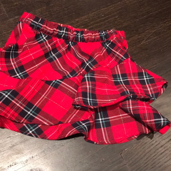 8/$25 H&M Red Plaid Skirt with Gold Thread - Picture 5 of 9